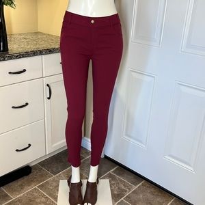 Brand new Amaryllis pull on style jeggings